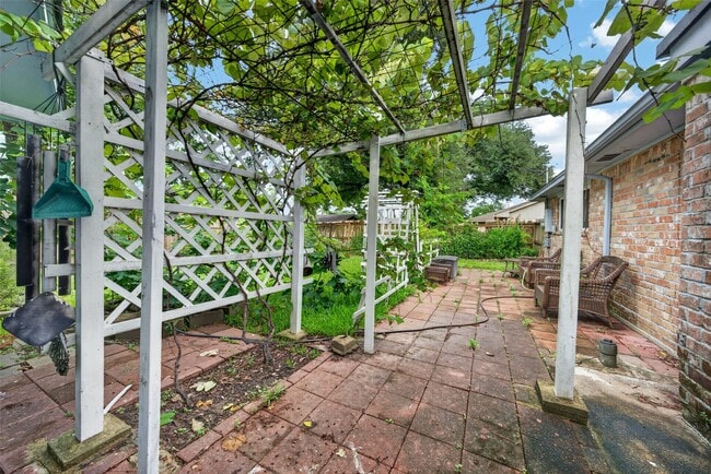 Building Photo - 5714 Arbor Vitae Dr