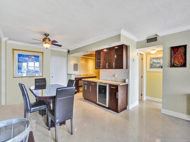 Building Photo - 405 N Ocean Blvd