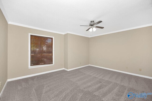 Building Photo - 2048 Woodlawn Dr SW