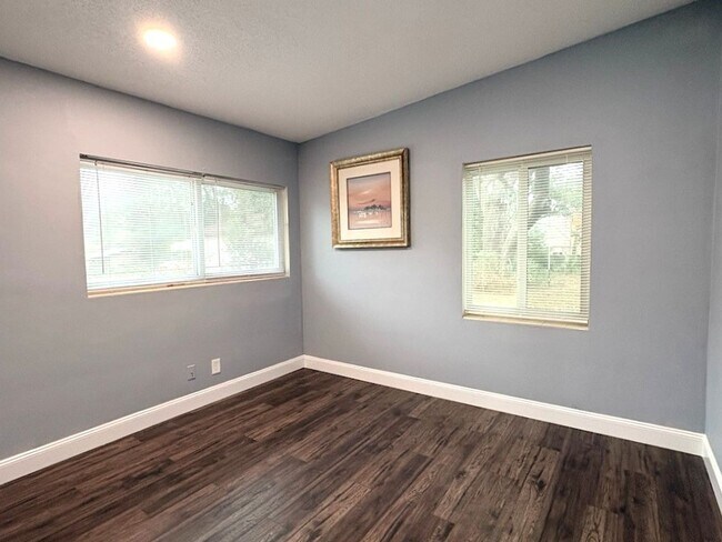 Building Photo - Beautifully Updated DeLand Home with Huge Fenced Backyard!!!