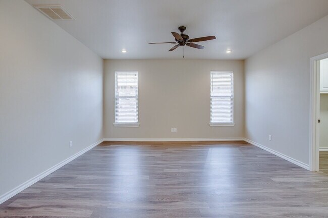 Building Photo - Beautiful Duplex with lots of Extras
