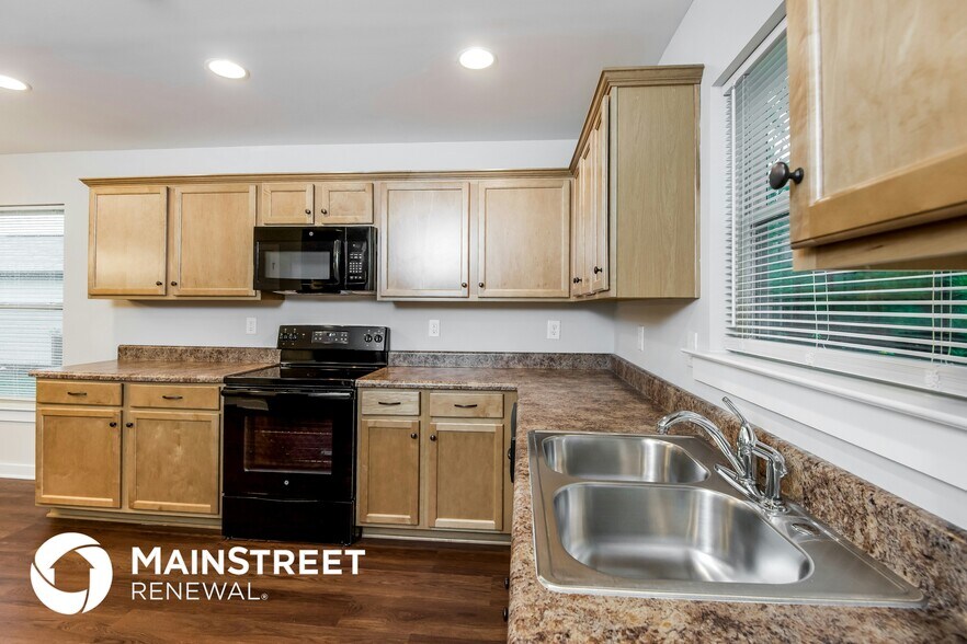 Building Photo - 875 Maple Trce