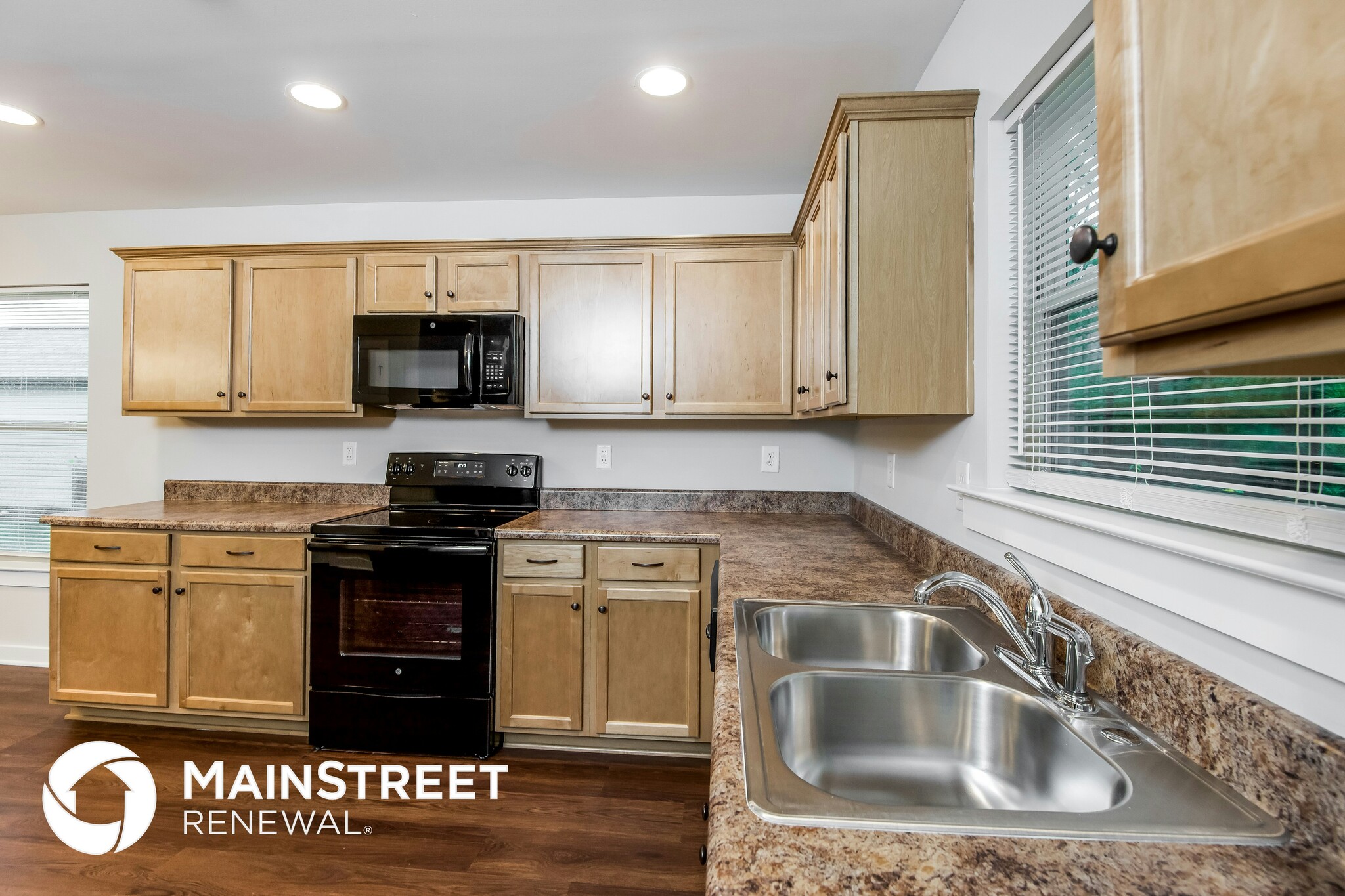 Building Photo - 875 Maple Trce