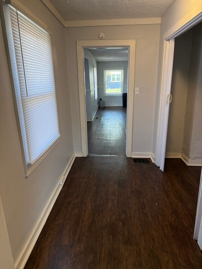 Building Photo - New Listing! 3BR/1BA home in North Brookside Park