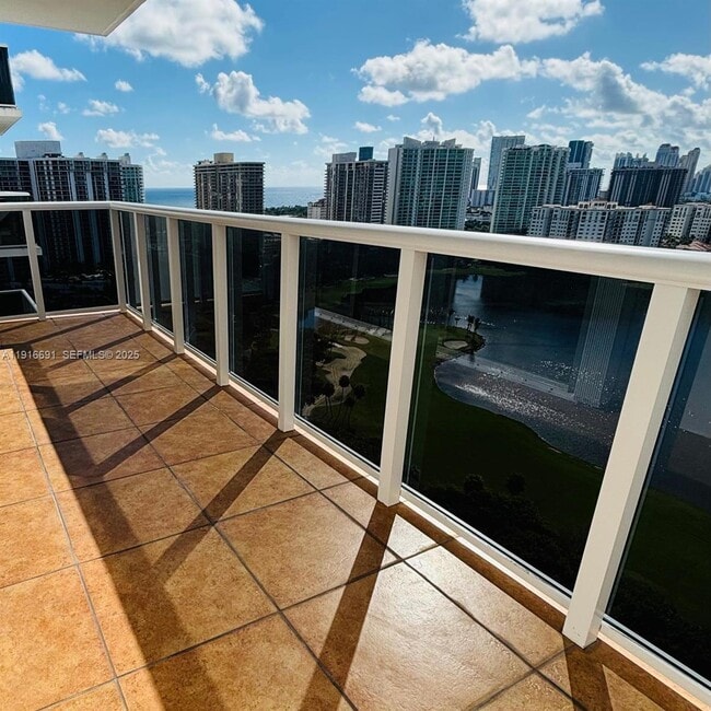 Building Photo - 3625 N Country Club Dr