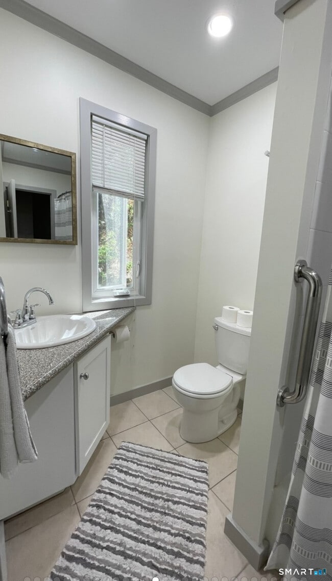 Building Photo - 14b Algonquin Ln