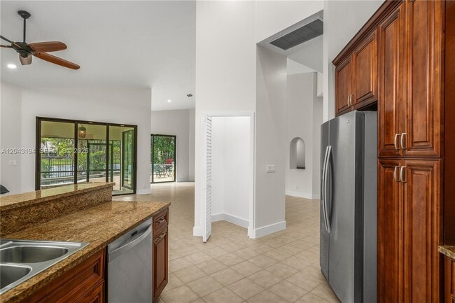 Building Photo - 1087 Deerwood Ln