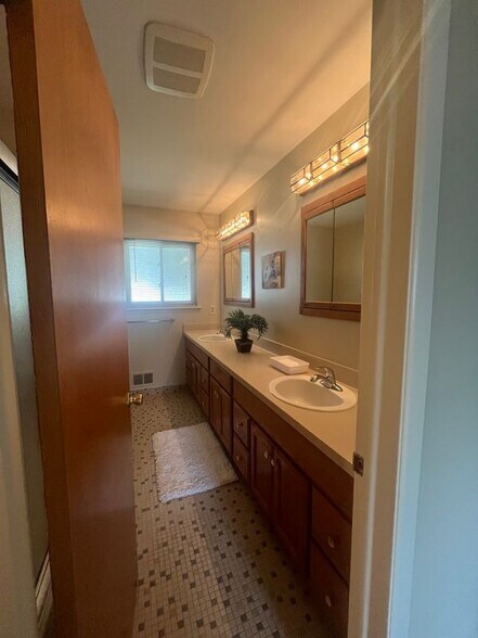 Building Photo - 87 Carter Dr