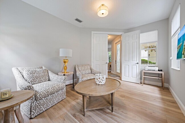 Building Photo - 138 Poinciana Dr