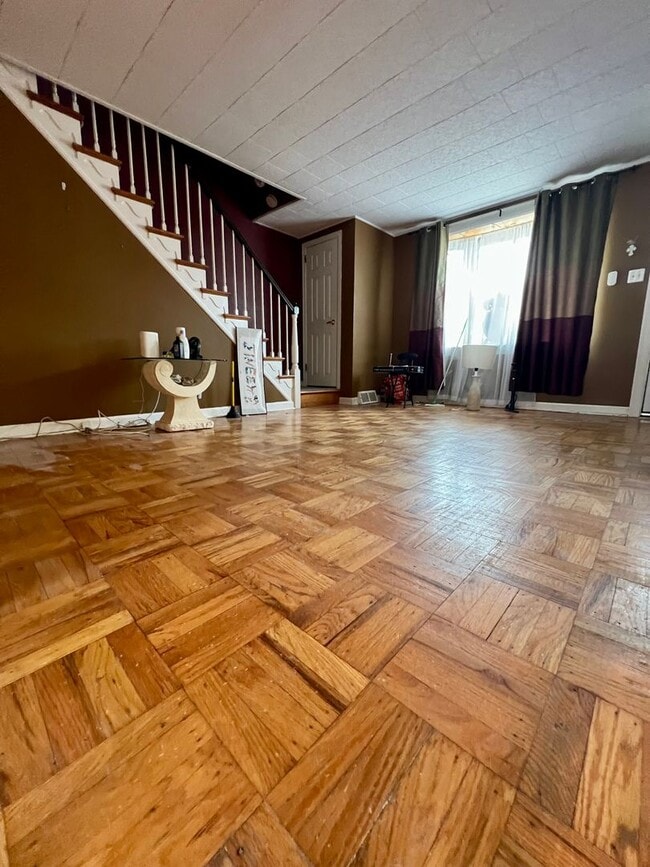 Building Photo - Stunning 3-Bedroom Townhome in Wissinoming! Available NOW!