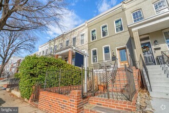 Building Photo - 1258 Neal St NE