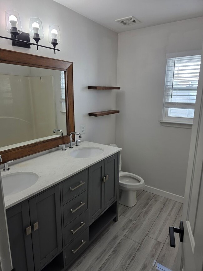 Building Photo - 4 Bedroom! Walk to Jim Warren Park, Franklin TN