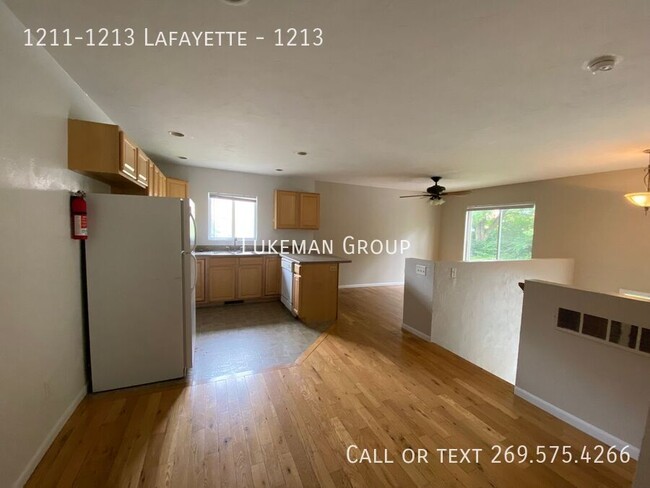 Building Photo - 1213 Lafayette - 3 Bed/1 Bath Unit Near WMU