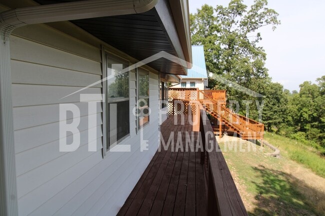 Building Photo - Beautiful Home with a Lakeview! Bonus Sunroom!