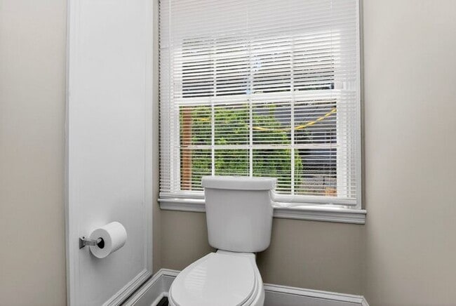 Building Photo - 3BD/2BA Single Family Home on Large Lot!