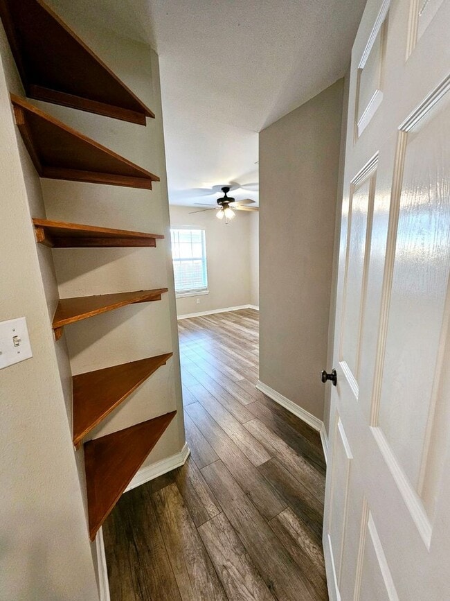 Building Photo - 5901 Pampus Ln