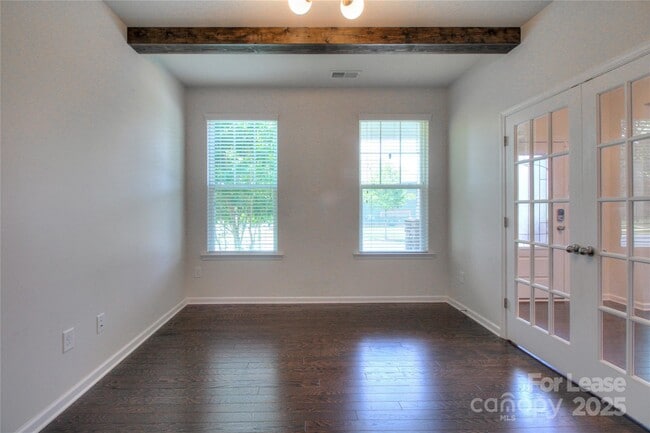 Building Photo - 3007 Silverwood Dr