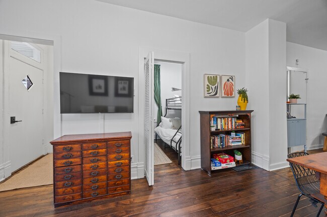 Building Photo - 2148 W Belle Plaine Ave