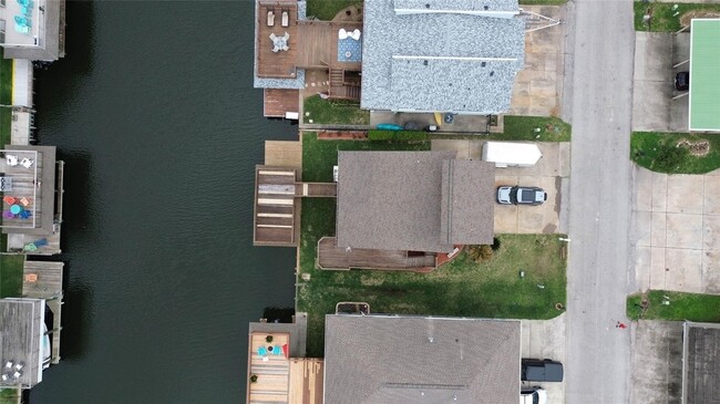Building Photo - 1031 Redfish St