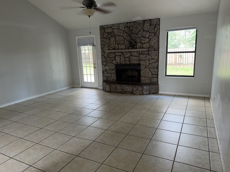 Building Photo - 8418 Bottlebrush Ct