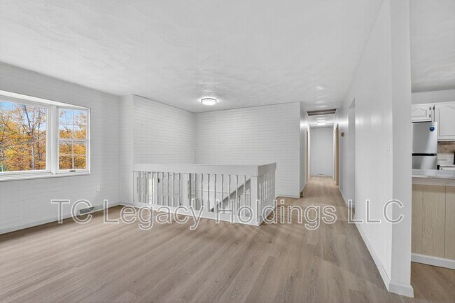 Building Photo - 320 Diamond Ave