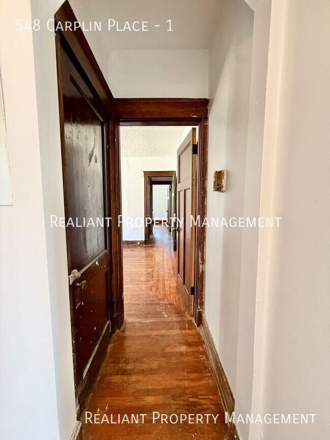 Building Photo - 548 Carplin Pl
