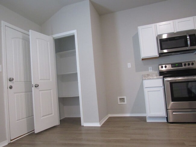 Building Photo - Contact Peggy at 501-676-1758