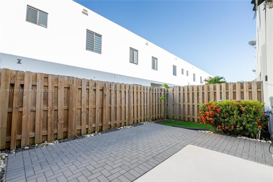 Building Photo - 481 SW 91st Ct