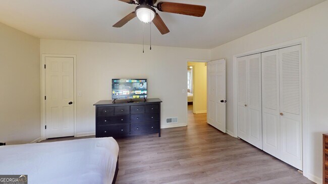 Building Photo - 2431 Weatherford Ct