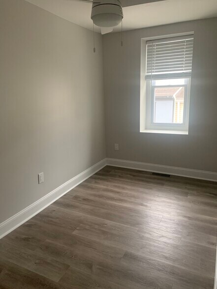 Building Photo - 181 Mallory St