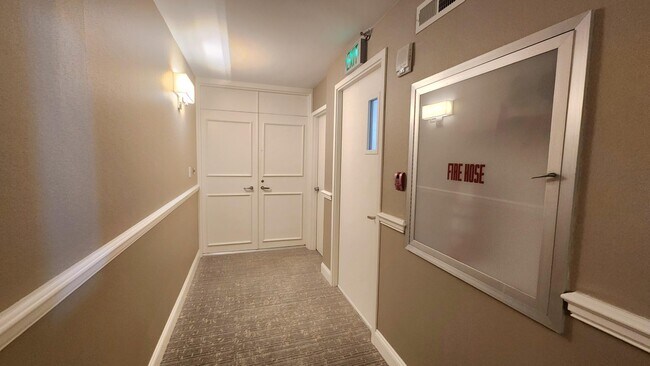 Building Photo - 5510 N Ocean Dr