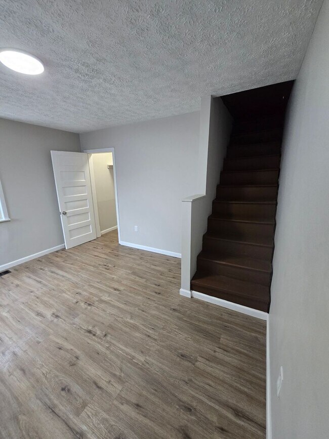 Building Photo - 4 BEDROOM SINGLE FAMILY HOME