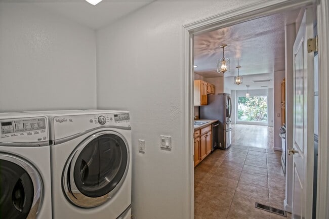 Building Photo - REMODELED, BRIGHT & SPACIOUS, 2-STORY HOME...