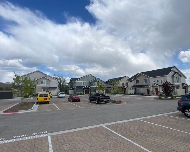 Building Photo - 7353 N Lucy Rose Ln