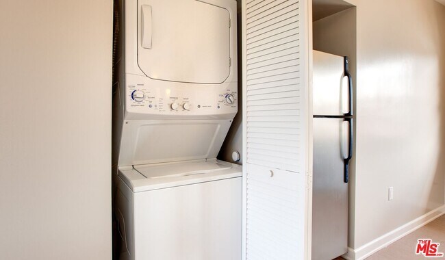 Building Photo - 1513 Penmar Ave