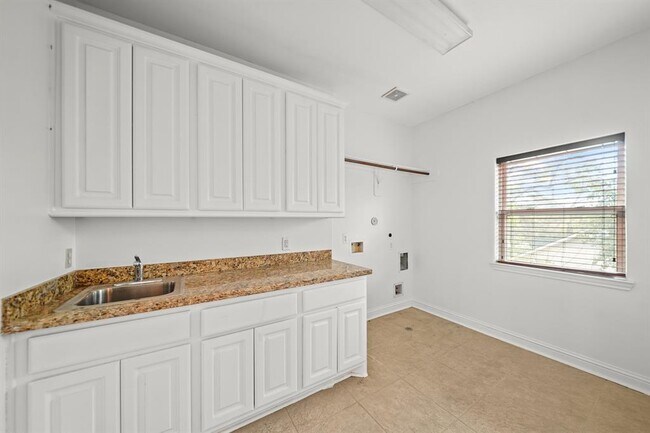 Building Photo - 9714 Braesmont Dr