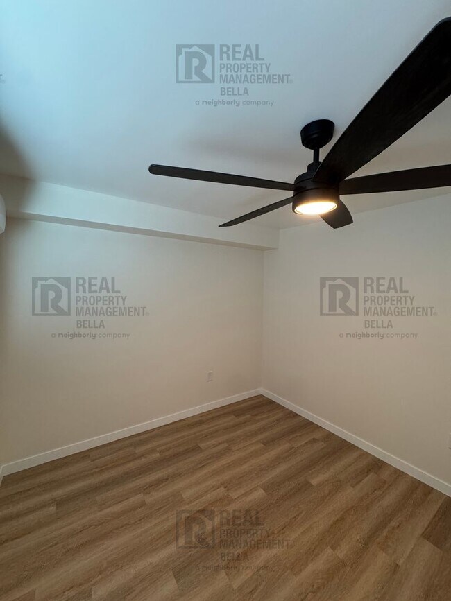 Building Photo - 1403 W Sumner Ave