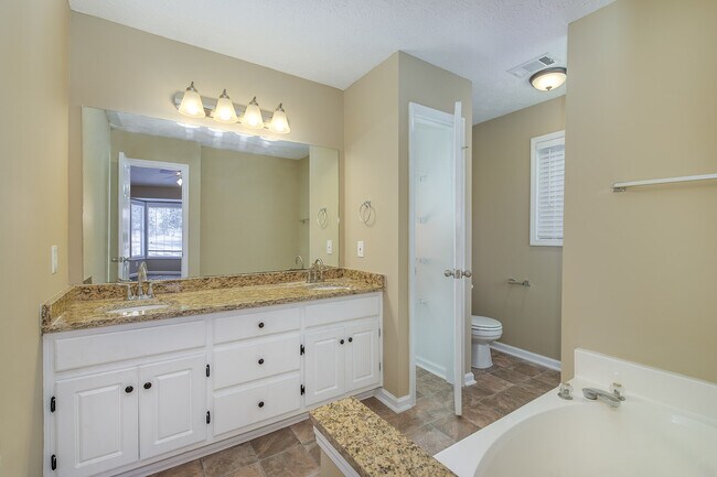 Building Photo - Cute Ranch Beauty in Covington, Fenced Back yard: Granite counter tops