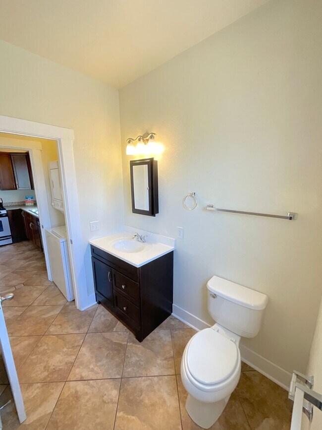 Building Photo - 2 Bedroom Home Available Near Pikes Peak Ave & S Institute St!