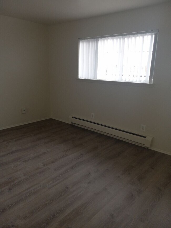 Building Photo - Newly renovated spacious 1 bedroom