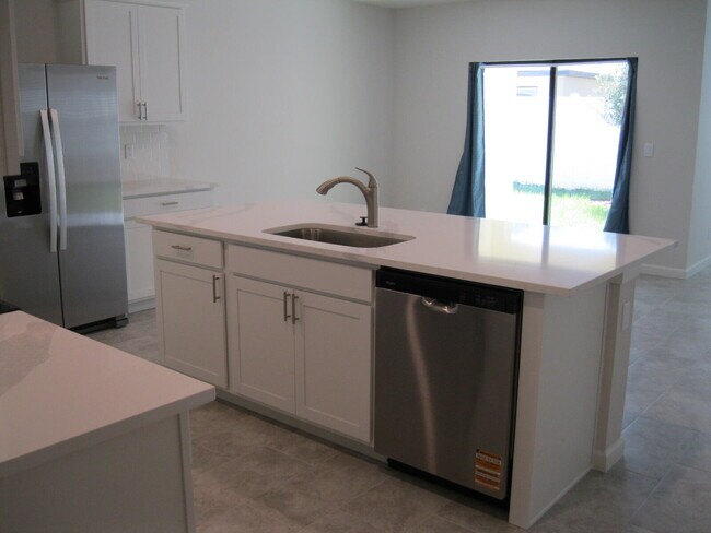 Building Photo - 476 Seafoam Cir