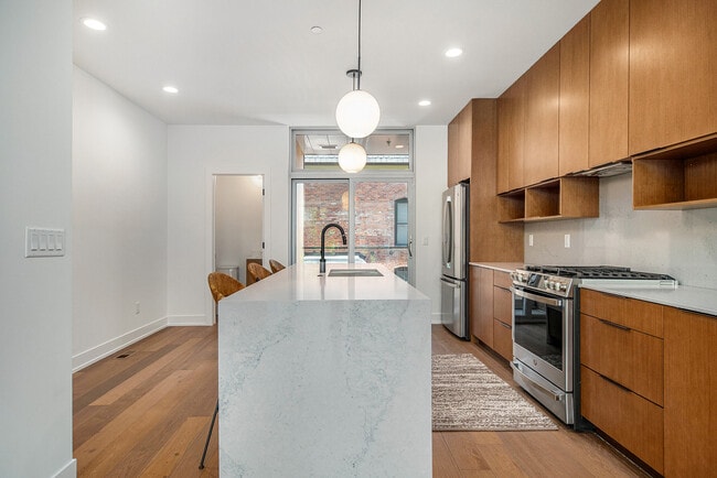 Building Photo - 2805 Brush St