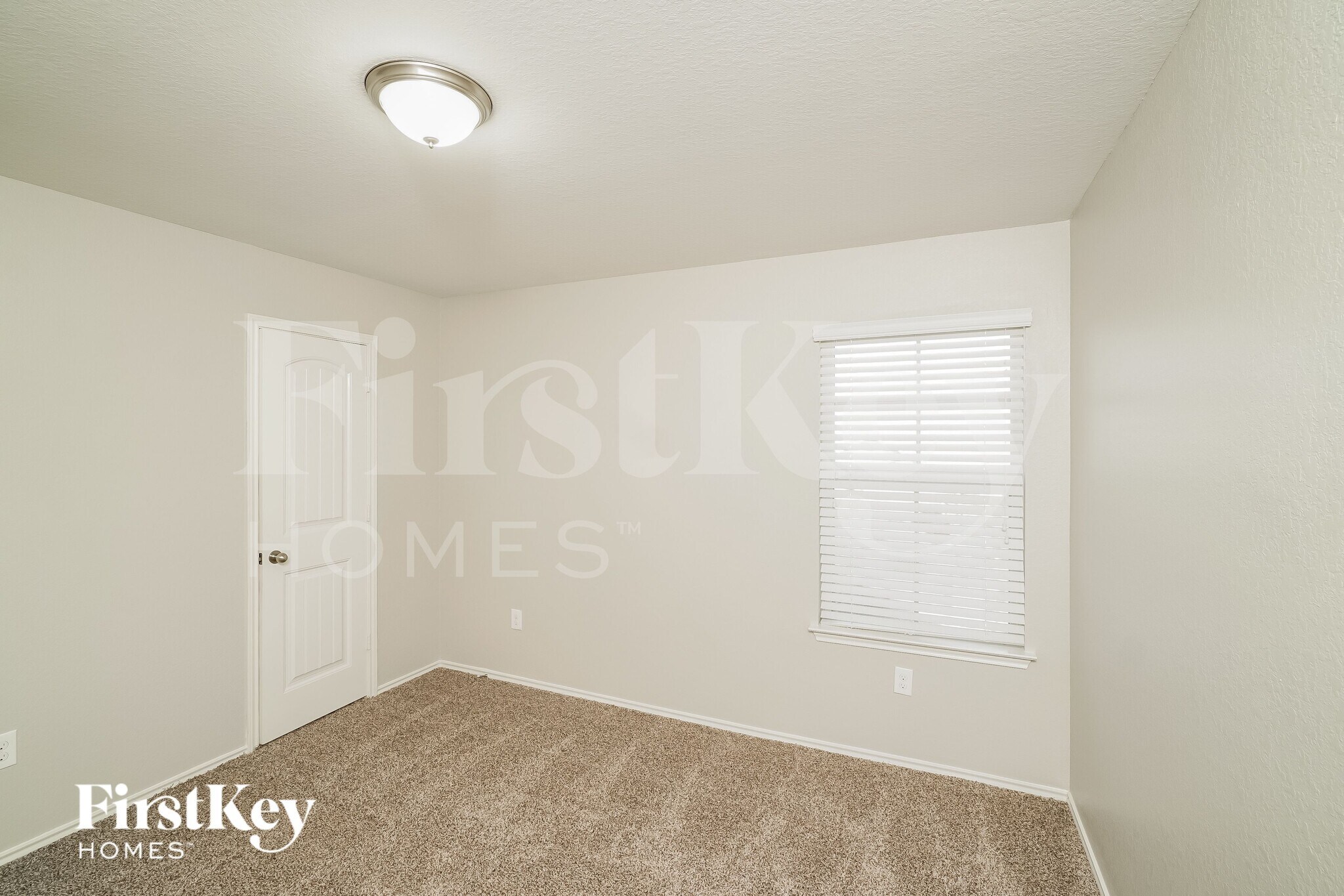 Building Photo - 1013 DUMFRIES Dr