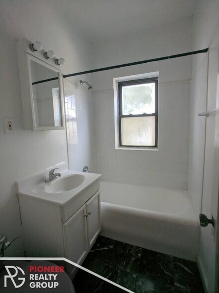 Building Photo - 536 W Arlington Pl