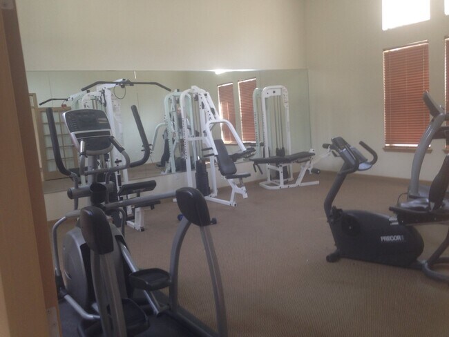 Building Photo - $500 OFF YOUR FIRST MONTHS RENT! Don't Miss This 3BR/ 2BA Condo with 1 car garage @ Creek Side In...