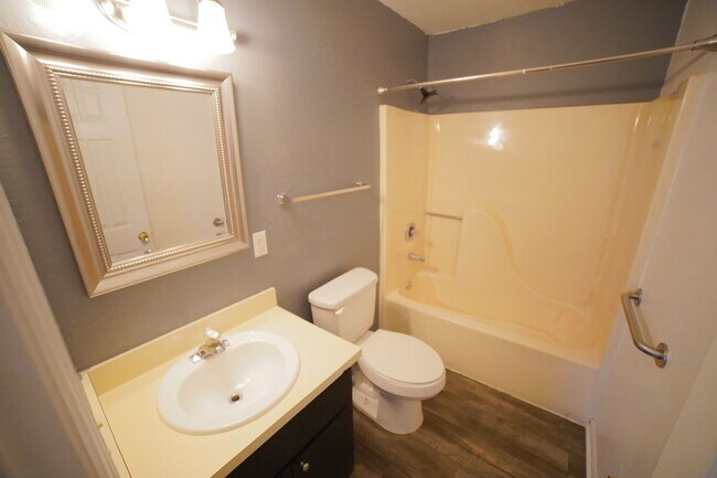 Building Photo - 6315 S Placid Pl