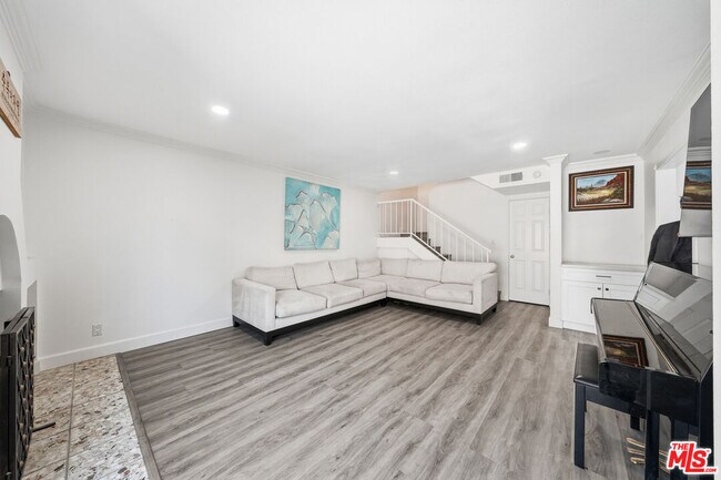 Building Photo - 3442 Del Amo Blvd