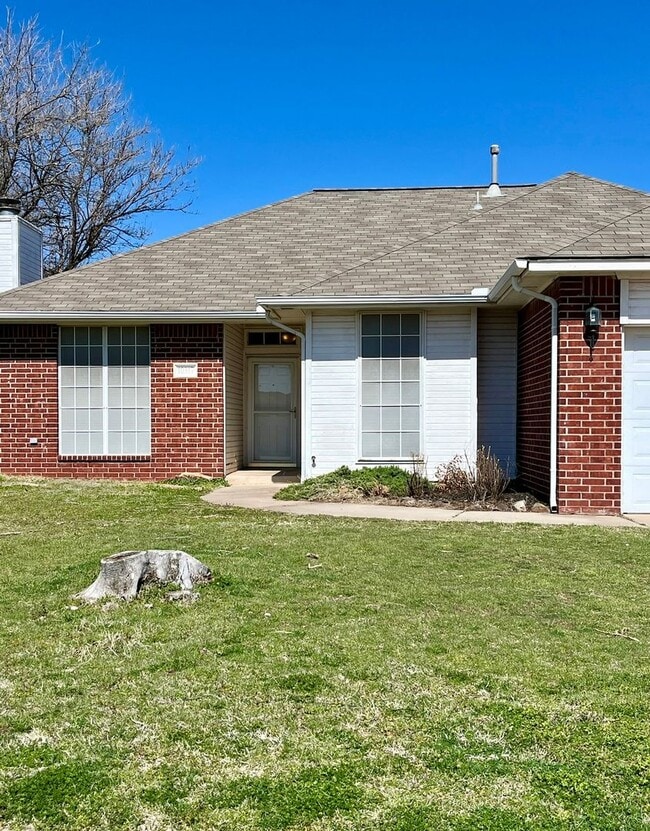 Building Photo - Lovely Home in North Yukon