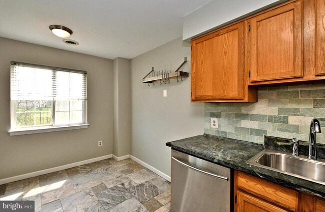 Building Photo - 122 Wheatsheaf Ln