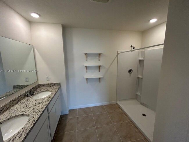 Building Photo - 3464 Sandalwood Dr